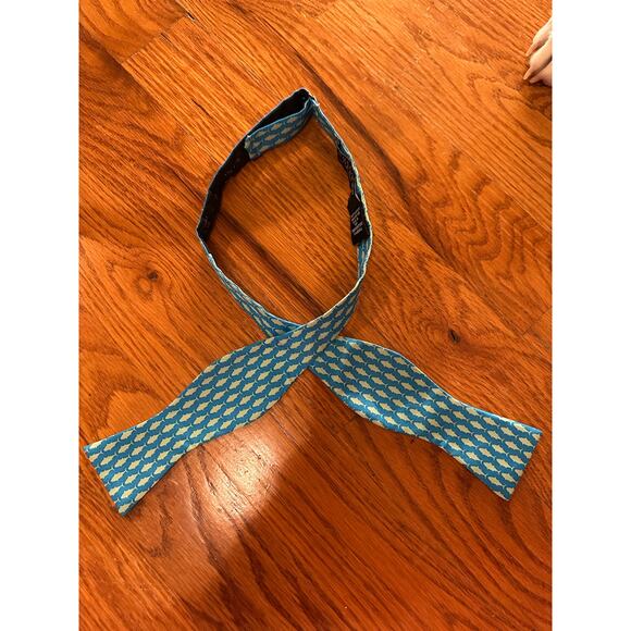 Collared Greens Fish Adjustable Bowtie Blue and Green - Picture 1 of 2